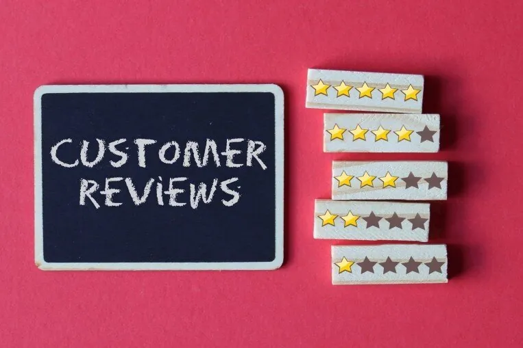 top-view-of-black-board-with-text-customer-reviews-and-wooden-tiles-with-star-rating-icon-on-red_t20_ErAp6V.jpg